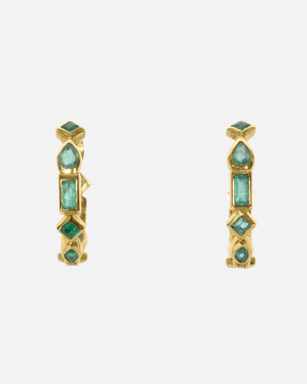 Contemporary>METIER BY TOMFOOLERY Mixed Cut Emerald Hoops