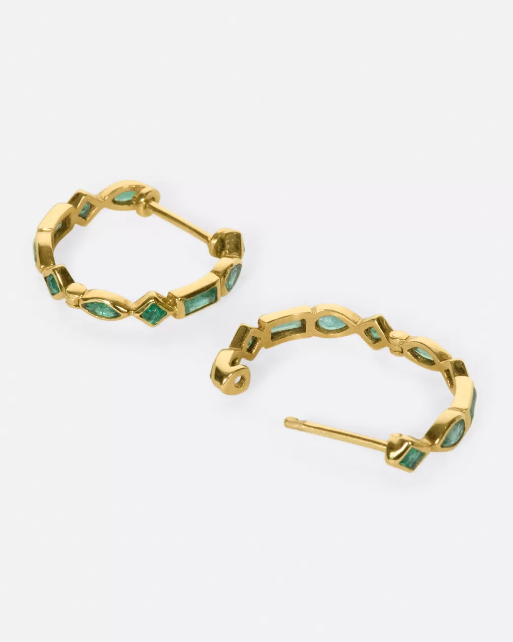 Contemporary>METIER BY TOMFOOLERY Mixed Cut Emerald Hoops