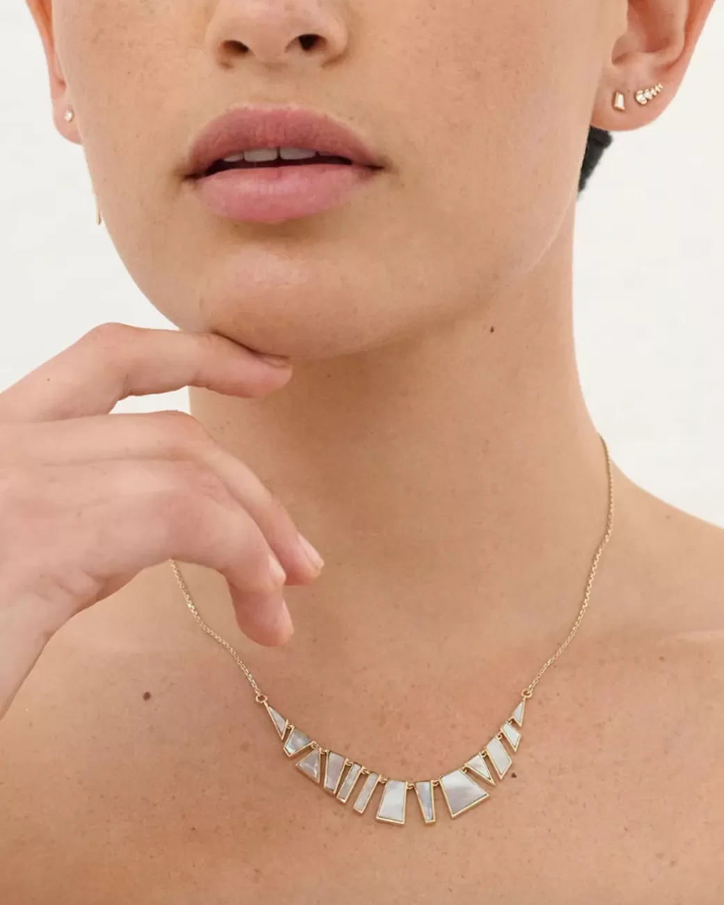 Contemporary>METIER BY TOMFOOLERY Mother Of Pearl Tesserae Necklace