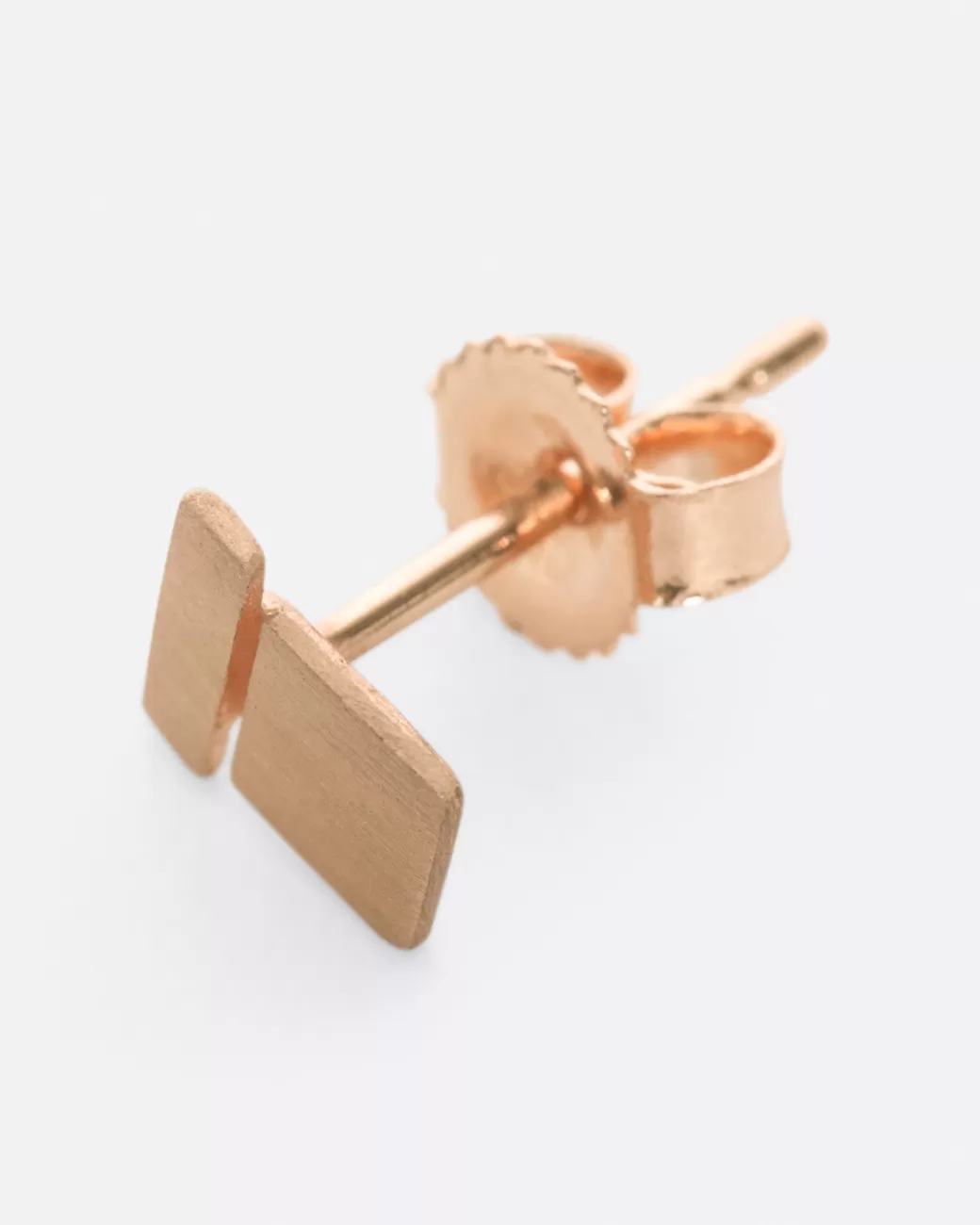 Contemporary>LORI LEVEN Rose Gold Square On A Bar Stud