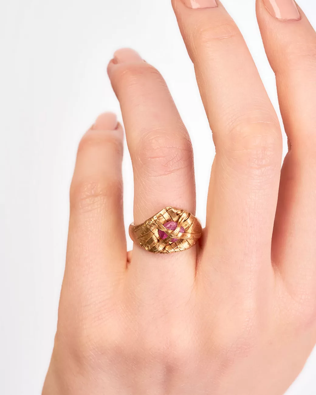 Contemporary>FRASER HAMILTON Ruby Woven Ring