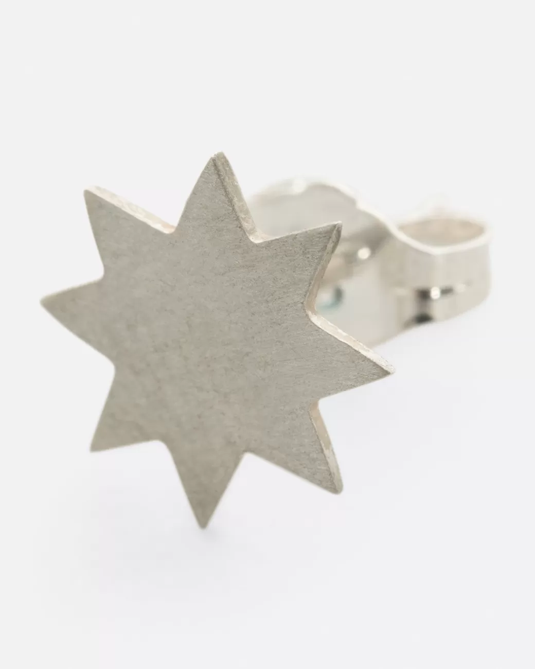 Contemporary>LORI LEVEN Sterling Silver 8 Point Star Stud