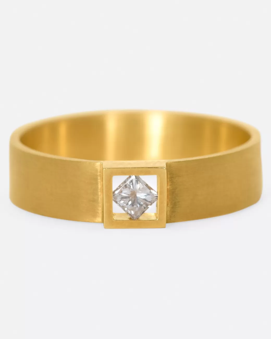 Contemporary>JANUKA Wide Band Diamond Position Ring