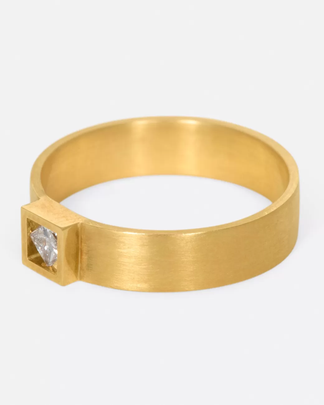 Contemporary>JANUKA Wide Band Diamond Position Ring